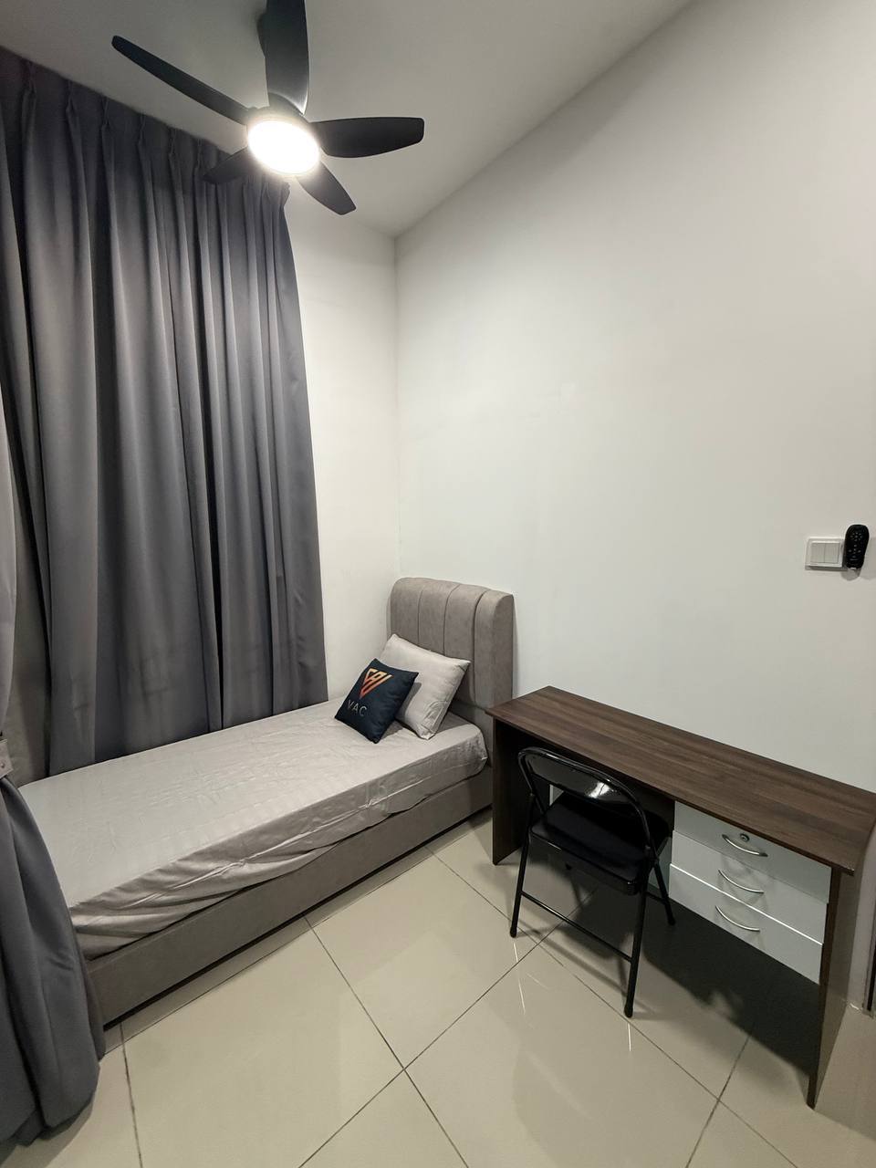 Small Room with balcony no A/C share toilet (R5) - Marina Cove B 09-01