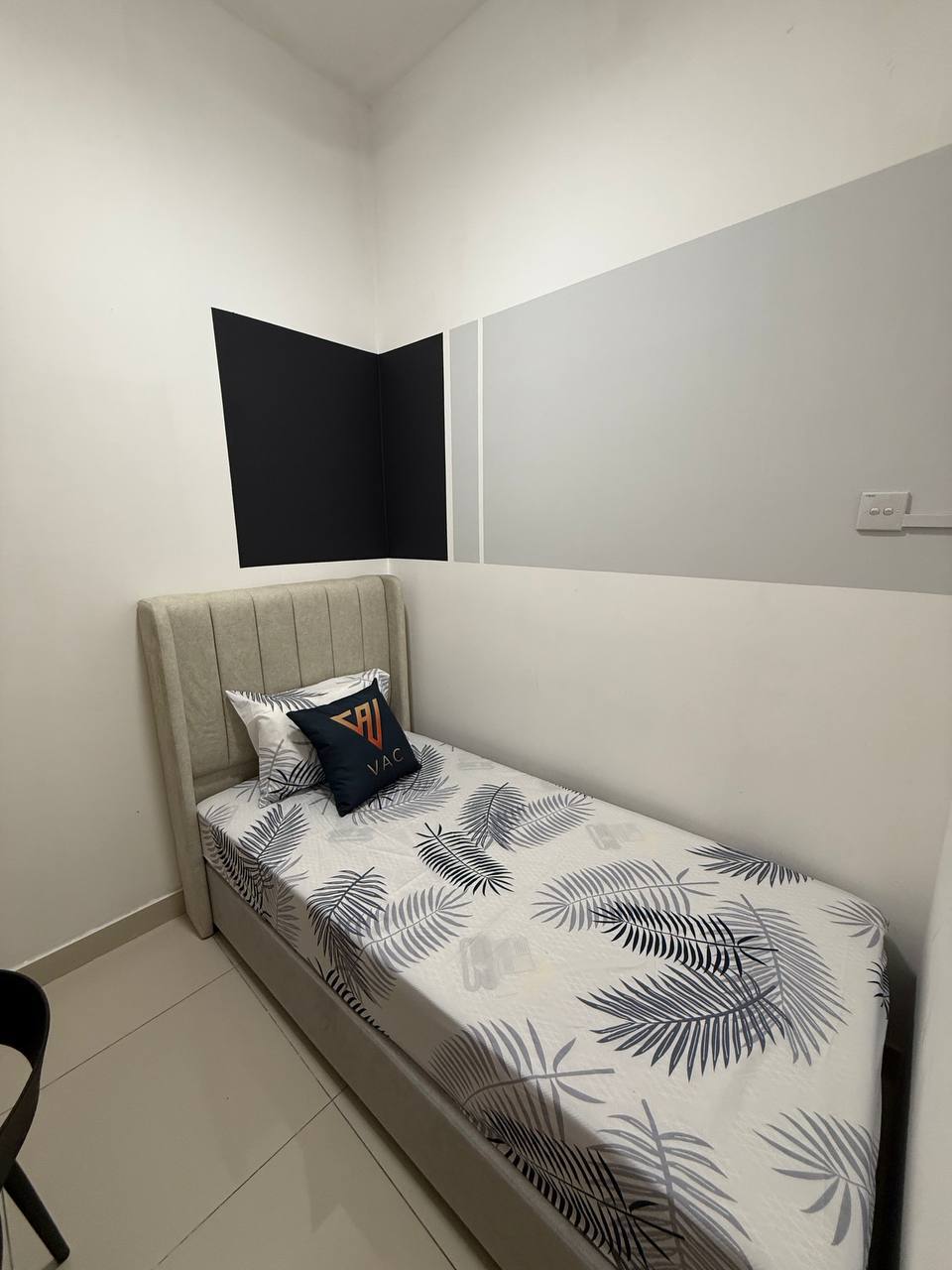 Small room no A/C share toilet (R6) - Sky Suite SS 19-09