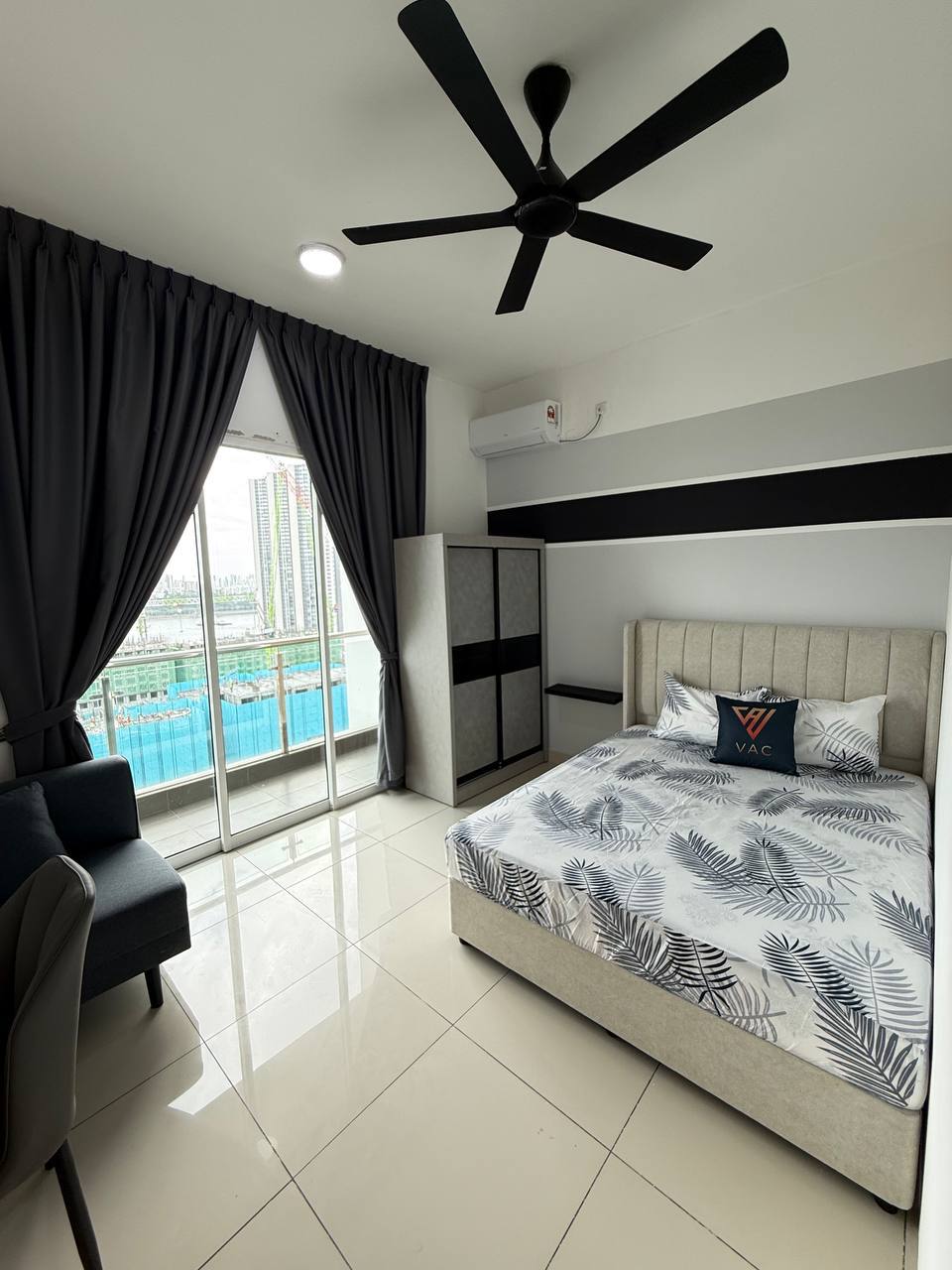 Common balcony room with A/C share toilet (R2) - Sky Suite SS 19-09