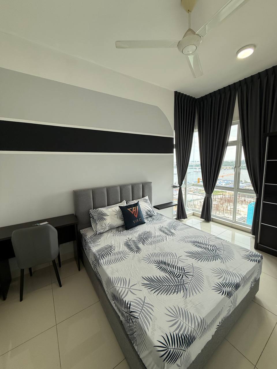 Common room with A/C share toilet (R4) - Sky Suite SS 19-09