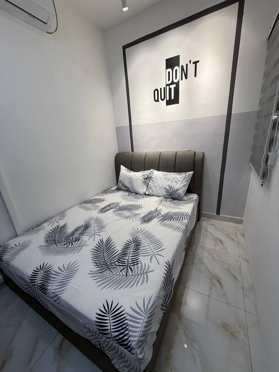 Common room with A\C shared toilet (R6) - Jalan Bakar Batu