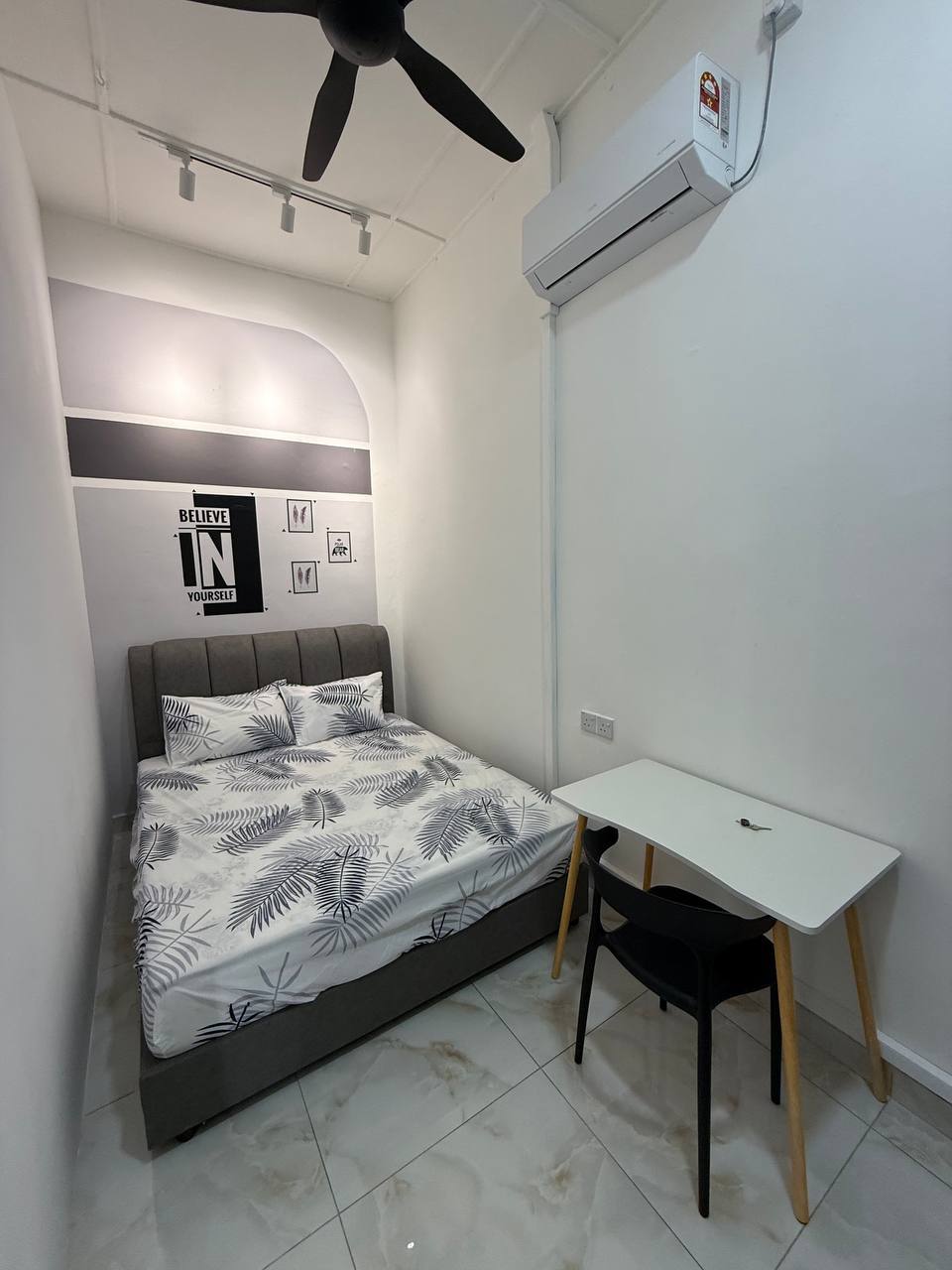Common room with A\C shared toilet (R1) - Jalan Bakar Batu